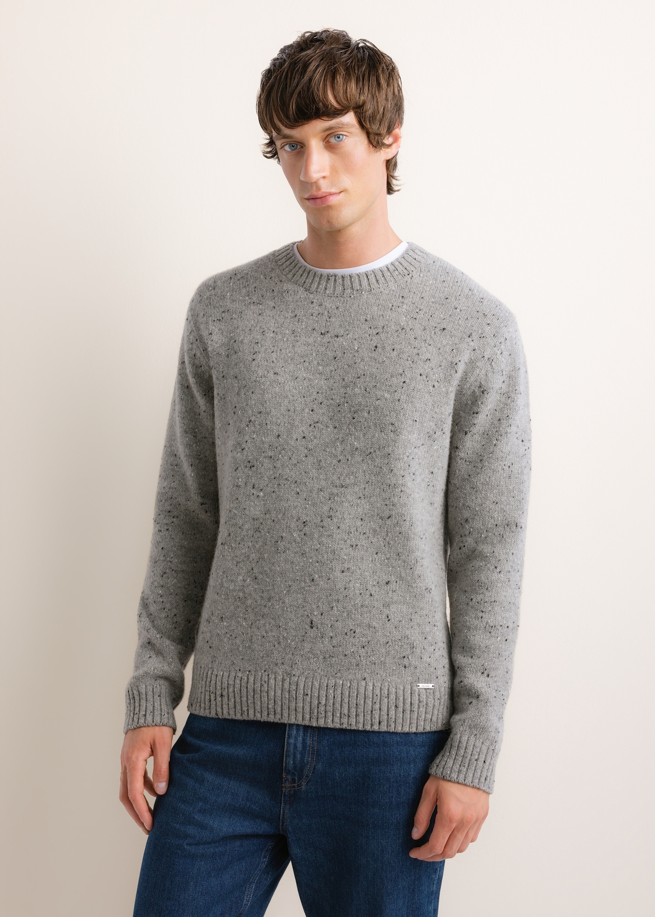 Light grey men's wool-blend sweater SWEMT-0173-9B(Z26); front view of the product on a model. Half-body shot.