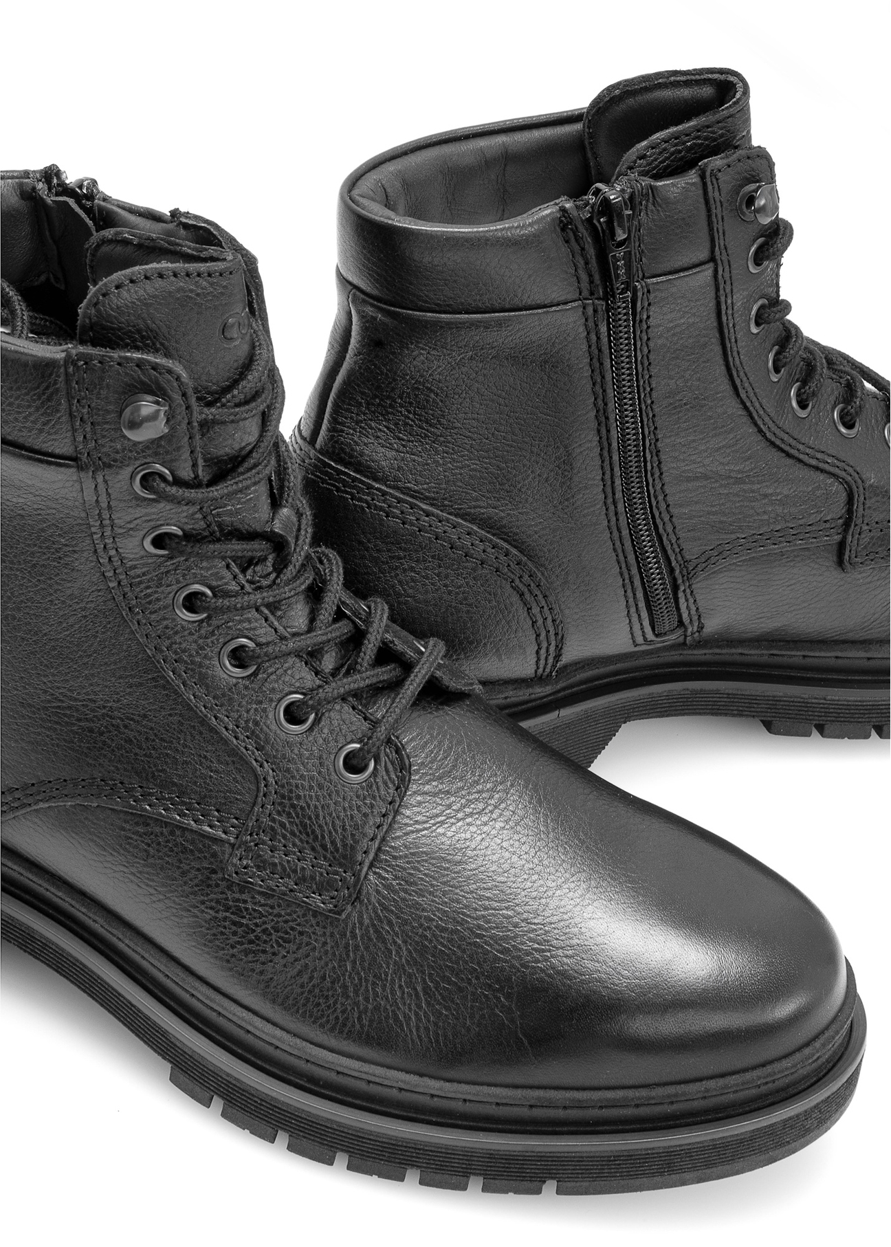 Black men's leather ankle boots BUTYM-0515-99(Z25), close-up of the product on a white background.