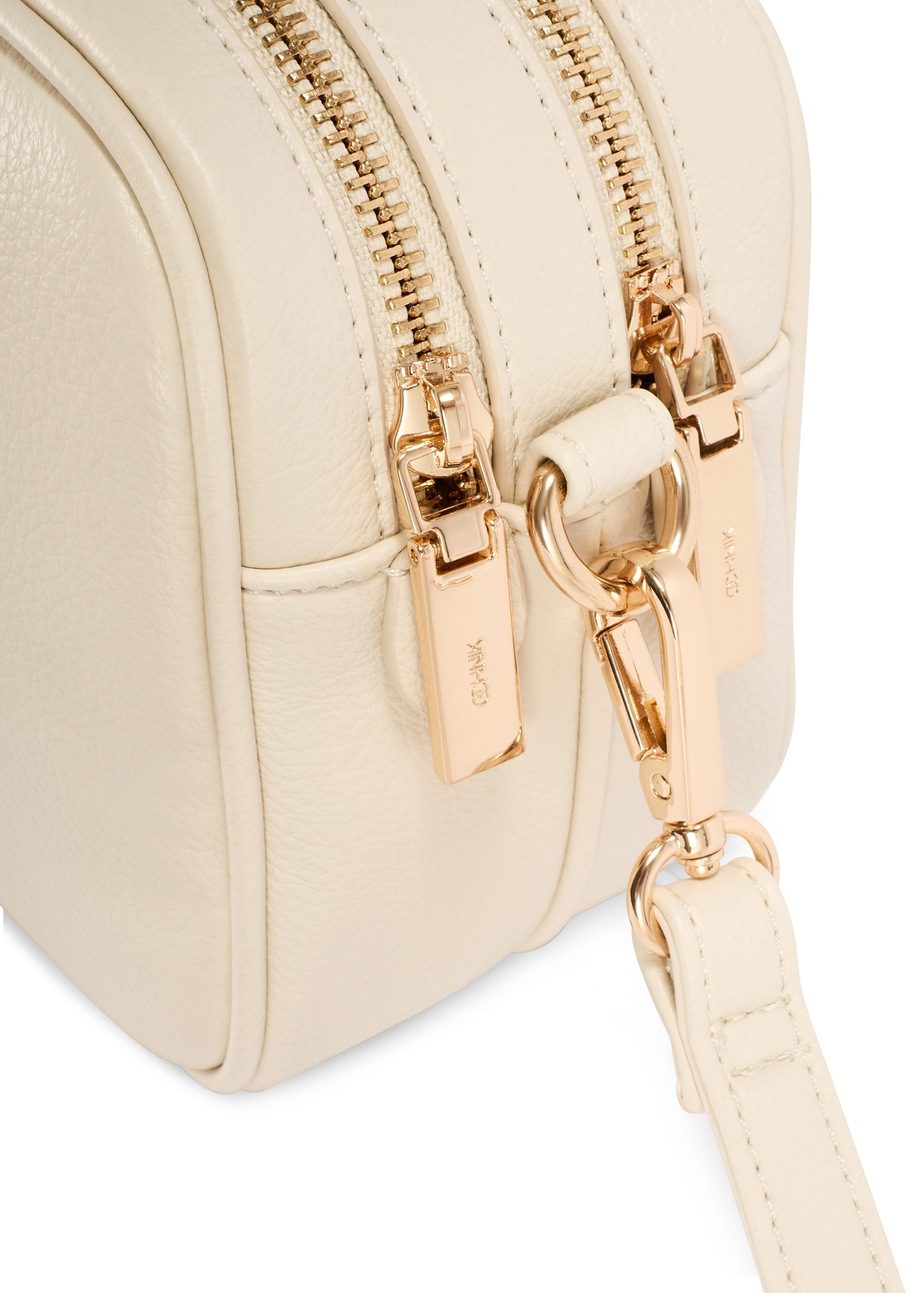 Cream medium women's handbag TOREC-1121-0B(W26), close-up detail view on white background.
