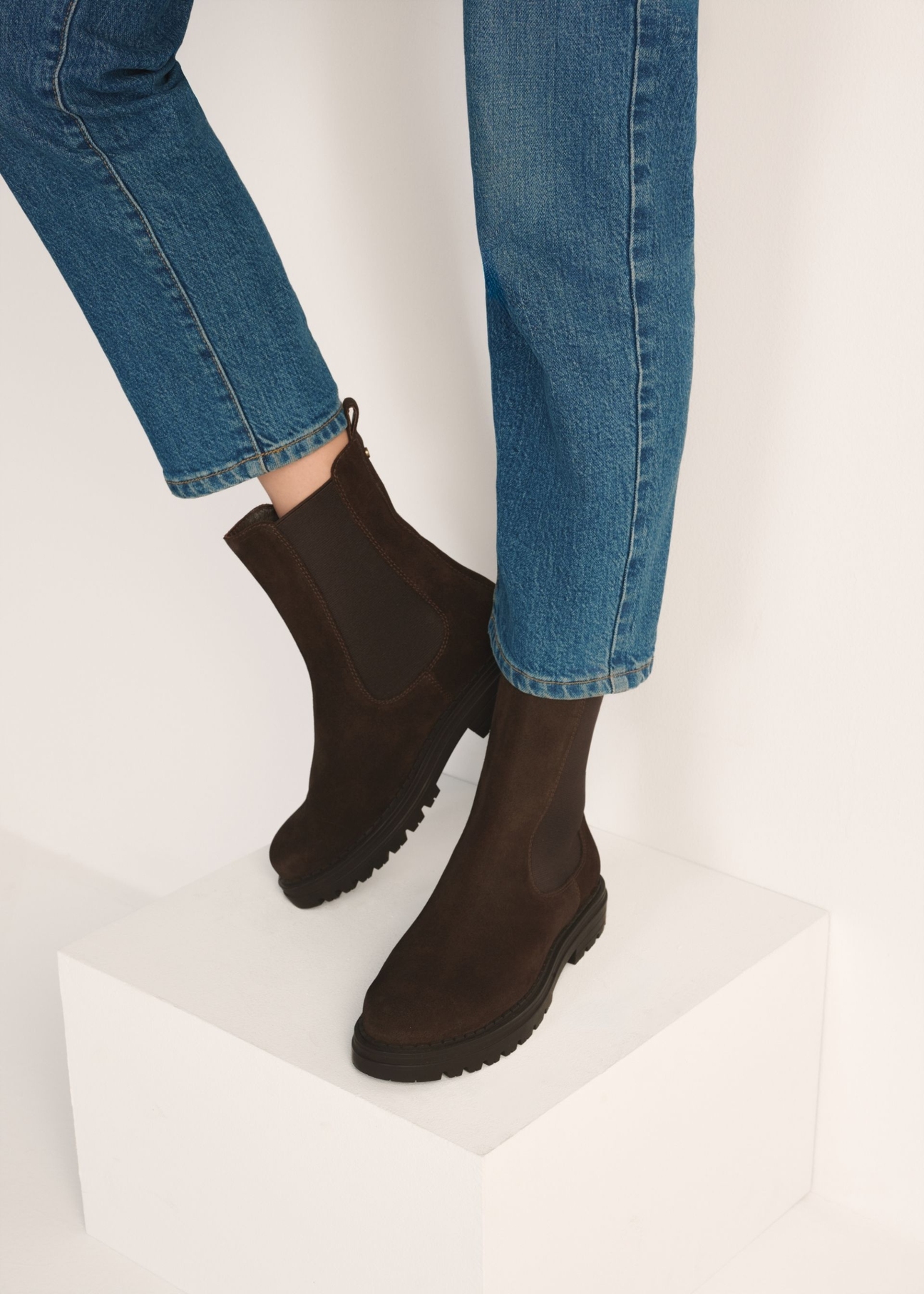 Women's brown suede Chelsea boots BUTYD-1010-1I(Z26), product view on model's feet against a light background.