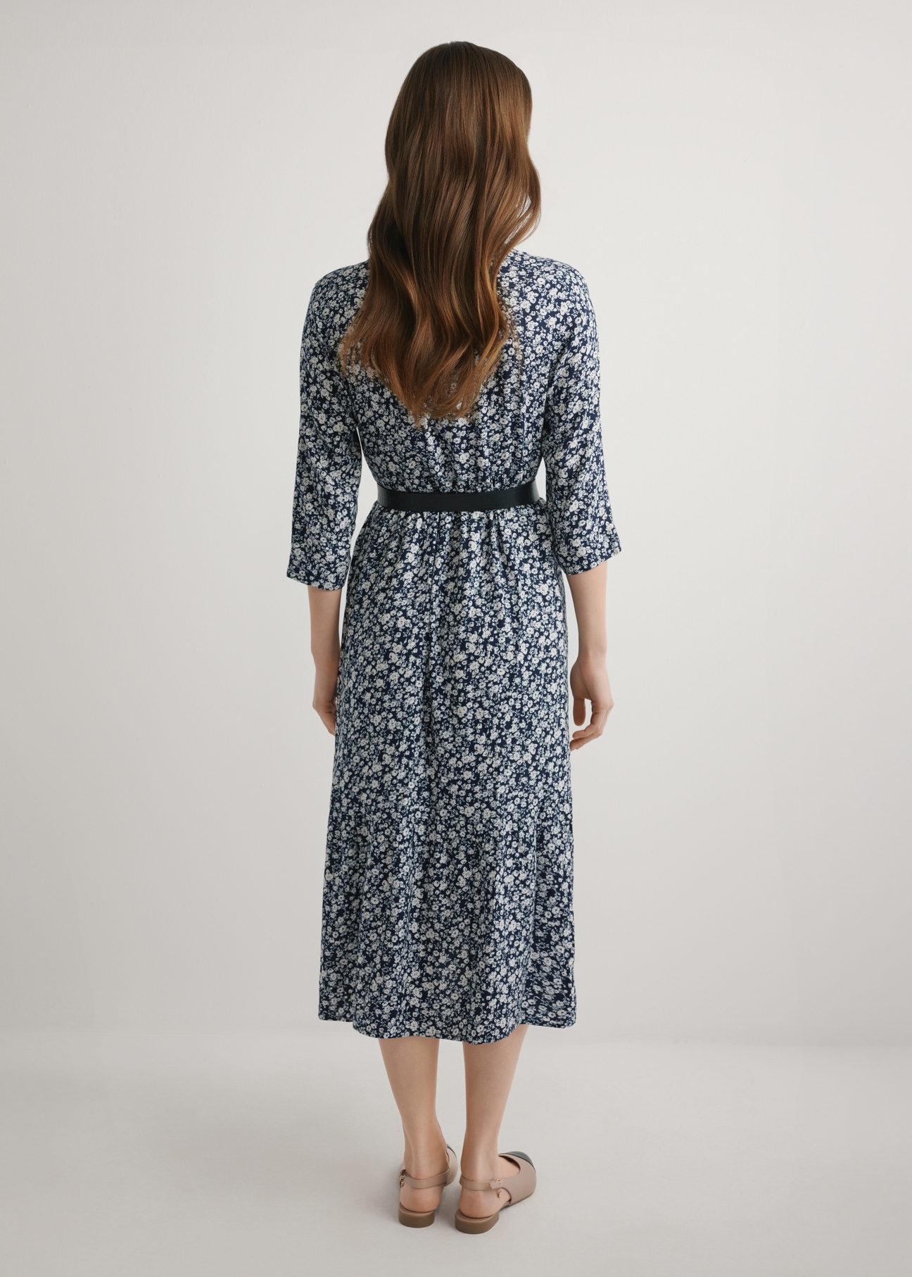 Navy blue floral viscose dress SUKDT-0268-7P(W26), back view of the product on the model. Full body visible.