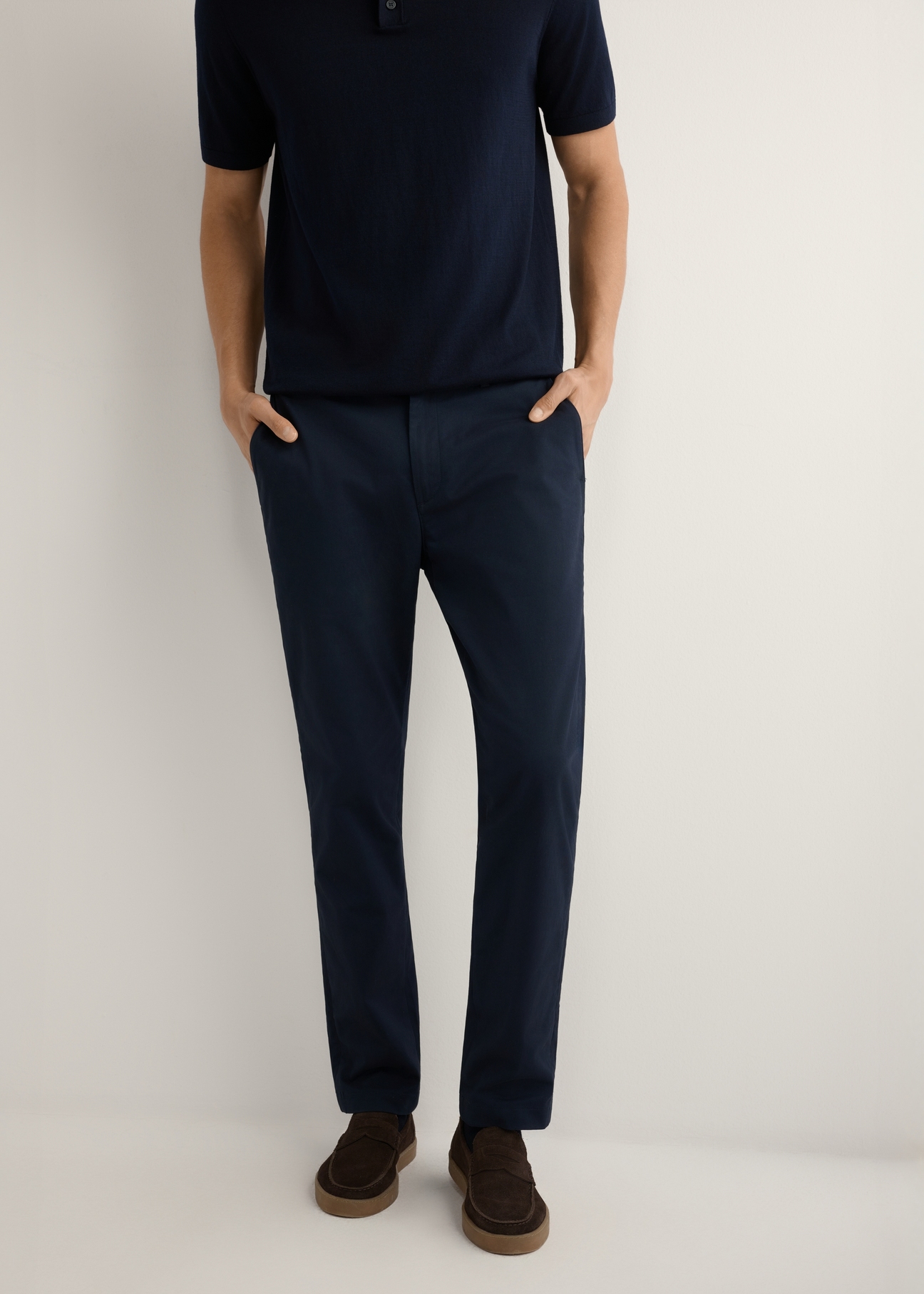 Men's navy blue trousers SPOMT-0121-7E(W26), front view of the product on the model. Half of the silhouette visible.