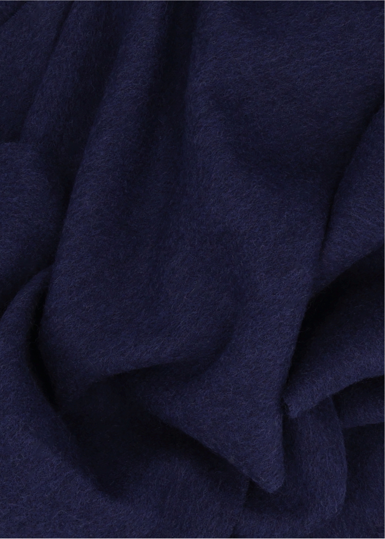Men's woolen navy blue scarf SZAMT-0034-7E(Z26), close-up of the product detail.