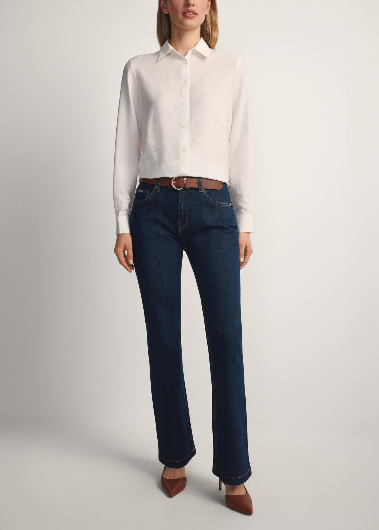 Navy blue wide-leg jeans JEADT-0015-7H(W26) - front view of the product, on a model, against a light background. Half of the silhouette visible.