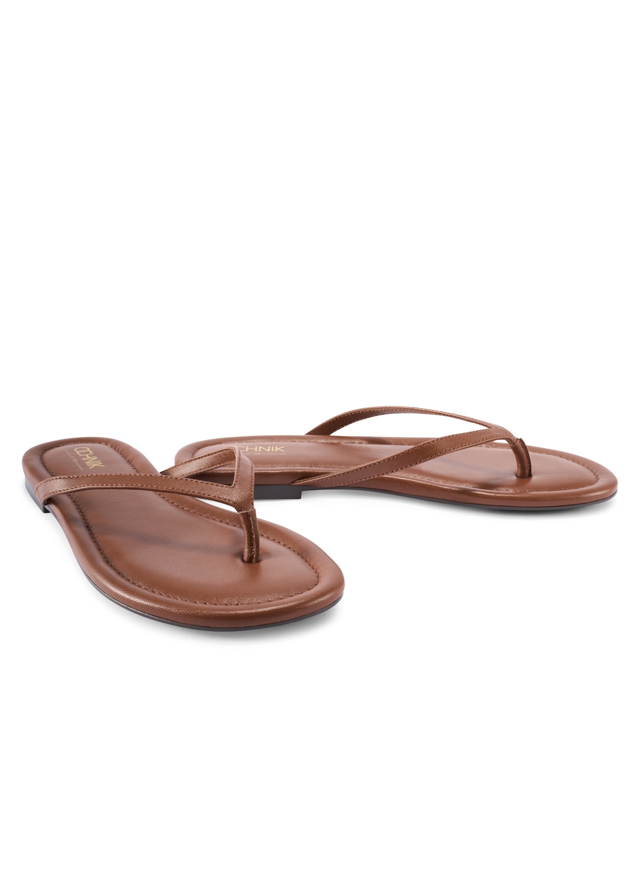 Women's leather flip-flops in camel color BUTYD-1271-1D(W26), diagonal product view on a white background.