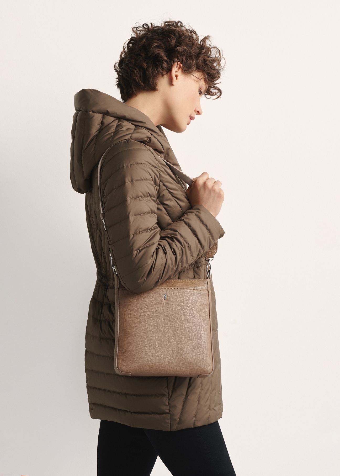 Dark beige women's shoulder bag TOREC-0708B-81(Z25), front view of the bag on the model, half of the silhouette visible.