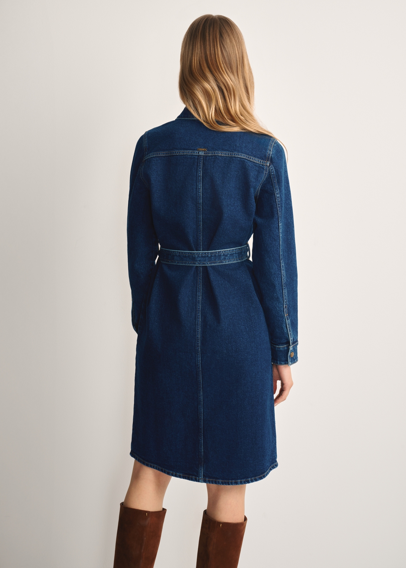 Denim shirt-style dress SUKDT-0240-68(Z25), product visible from the back on the model, half of the silhouette visible.