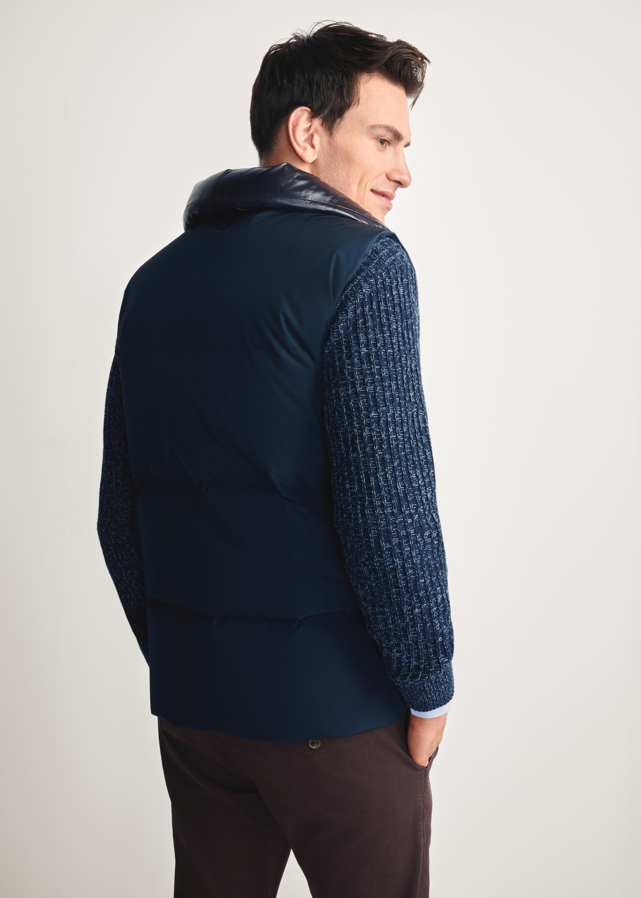 Navy blue insulated men's vest KAMMT-0009-69(Z25) - product view from the back on the model on a white background. Half of the silhouette visible.