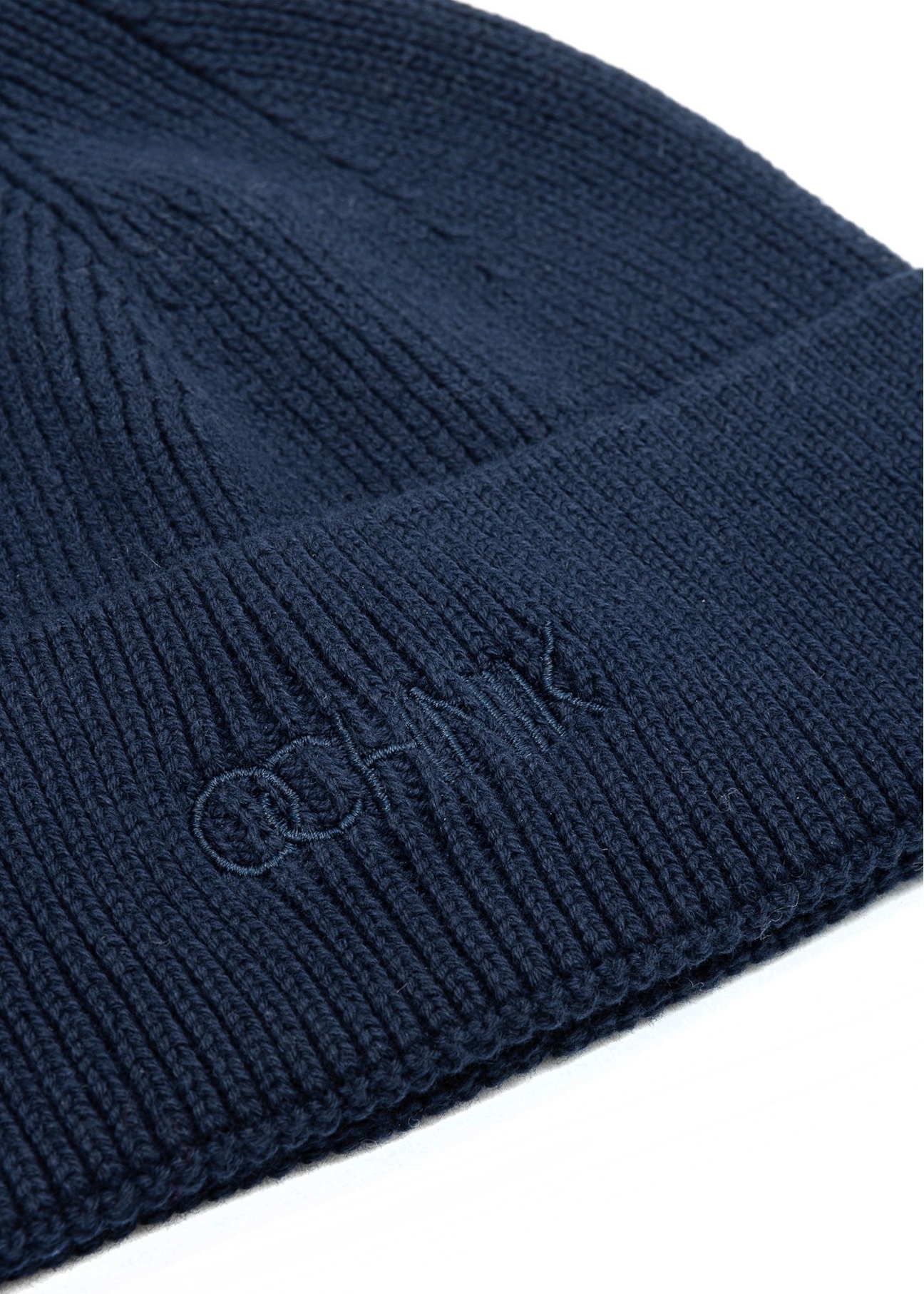 Navy blue classic men's cap CZAMT-0060A-7E(Z26), close-up of the product logo on a white background.