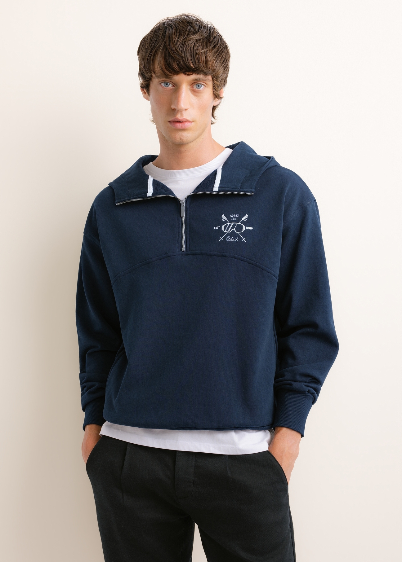Men's dark navy cotton hoodie (BLZMT-0087-7E(Z26)), front view on a model; half-body shot.