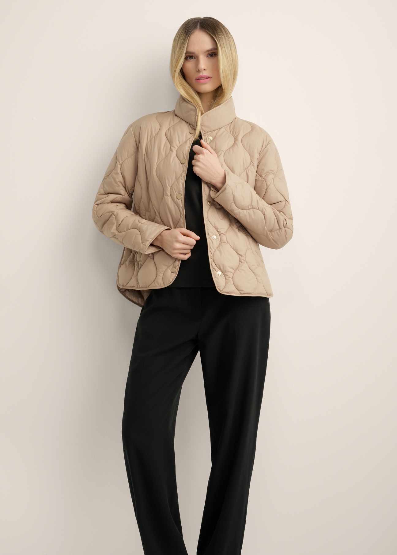 Women's short beige jacket KURDT-0689-1D(Z26), front view of the product on the model. Half of the silhouette visible.-02