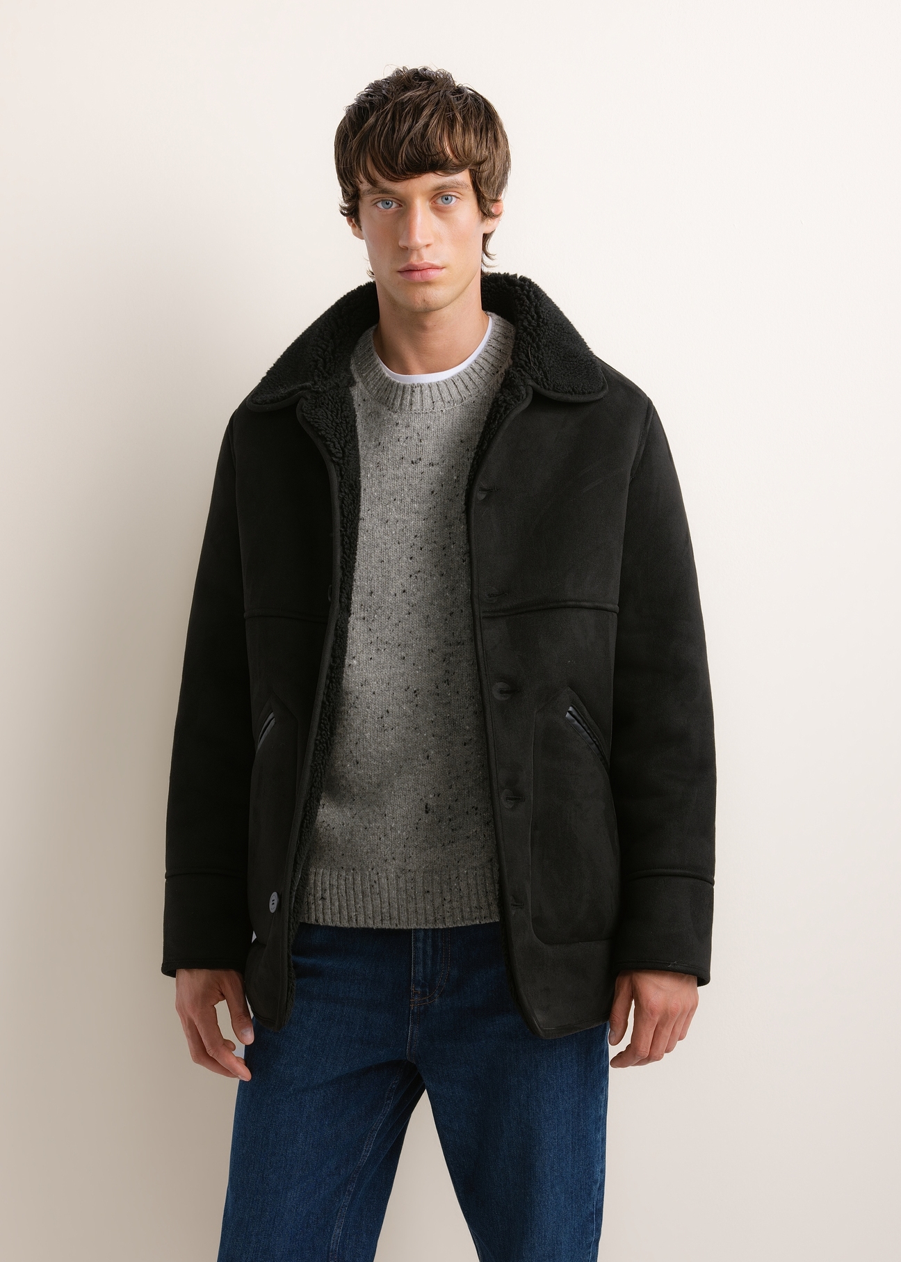 Men's black shearling coat KOZMP-0011-99(Z26), front view on a model. Half-body shot.