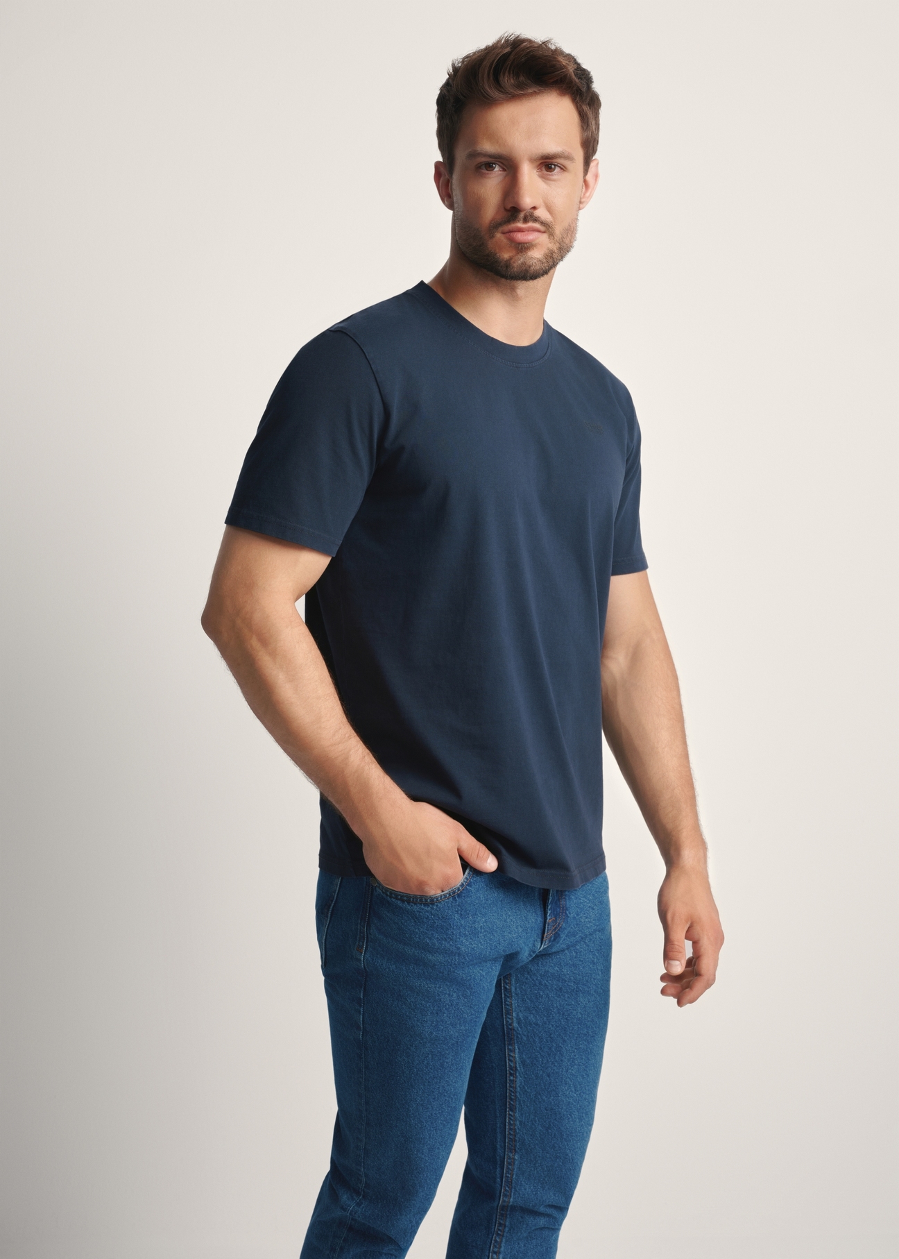 Men's navy blue T-shirt TSHMT-0134-68(Z25), front view of the product on the model. Half of the silhouette visible.