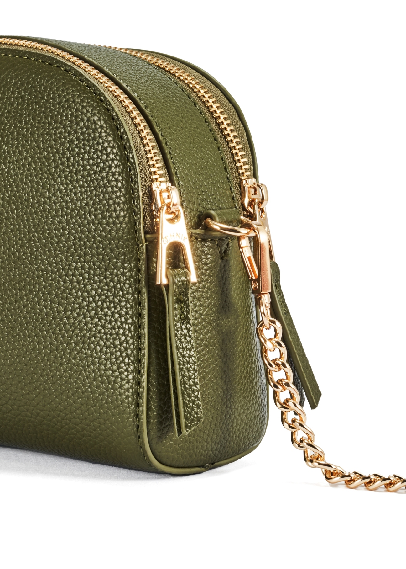 Small women's khaki handbag TOREC-0036E-55(Z25), detail view of the product on a white background, close-up of the zipper.