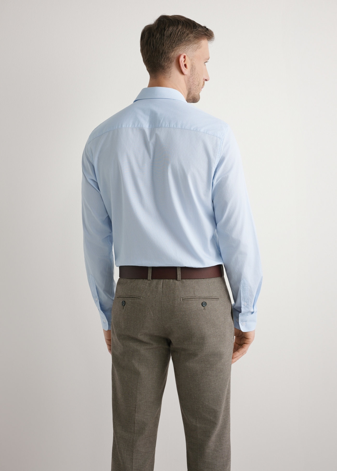 Light blue men's striped shirt KOSMT-0357-7A(W26), back view of the product on the model. Half of the silhouette visible.