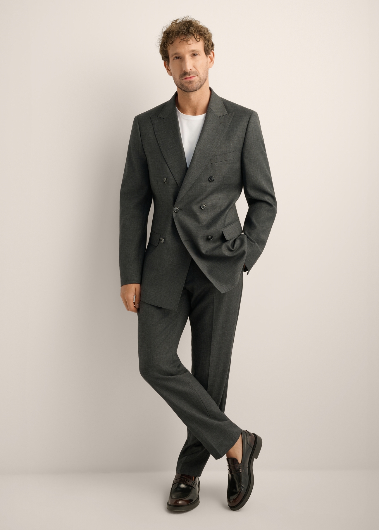 Men's graphite blazer with wool, MARMT-0025-9D(Z26). Front view of the product on a model. Full silhouette visible. 