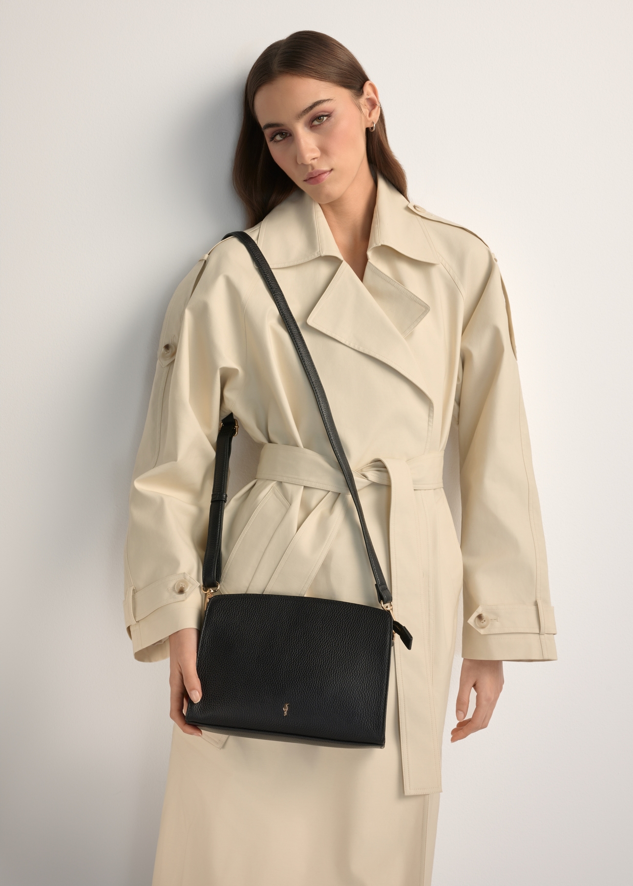 Black leather medium women's handbag TORES-1279-9I(W26), product view on model's shoulder. Half of silhouette visible.