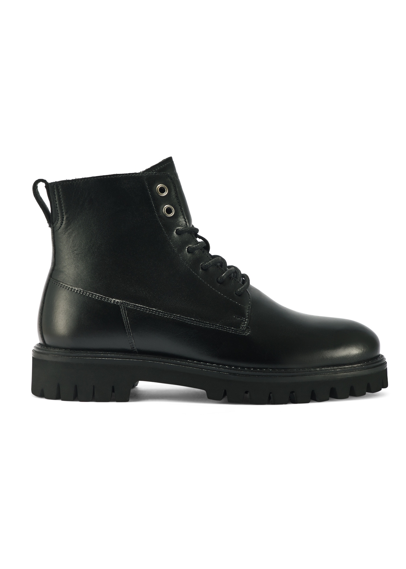 Men's leather ankle boots in black BUTYM-0507-99(Z25), side view of the product on a white background.