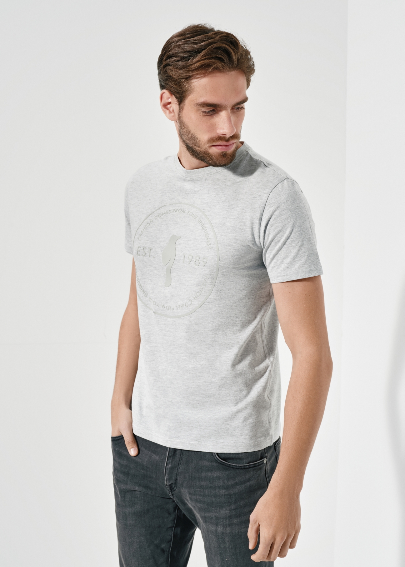 Grey men's T-shirt with OCHNIK brand logo TSHMT-0101-91(W24)-01