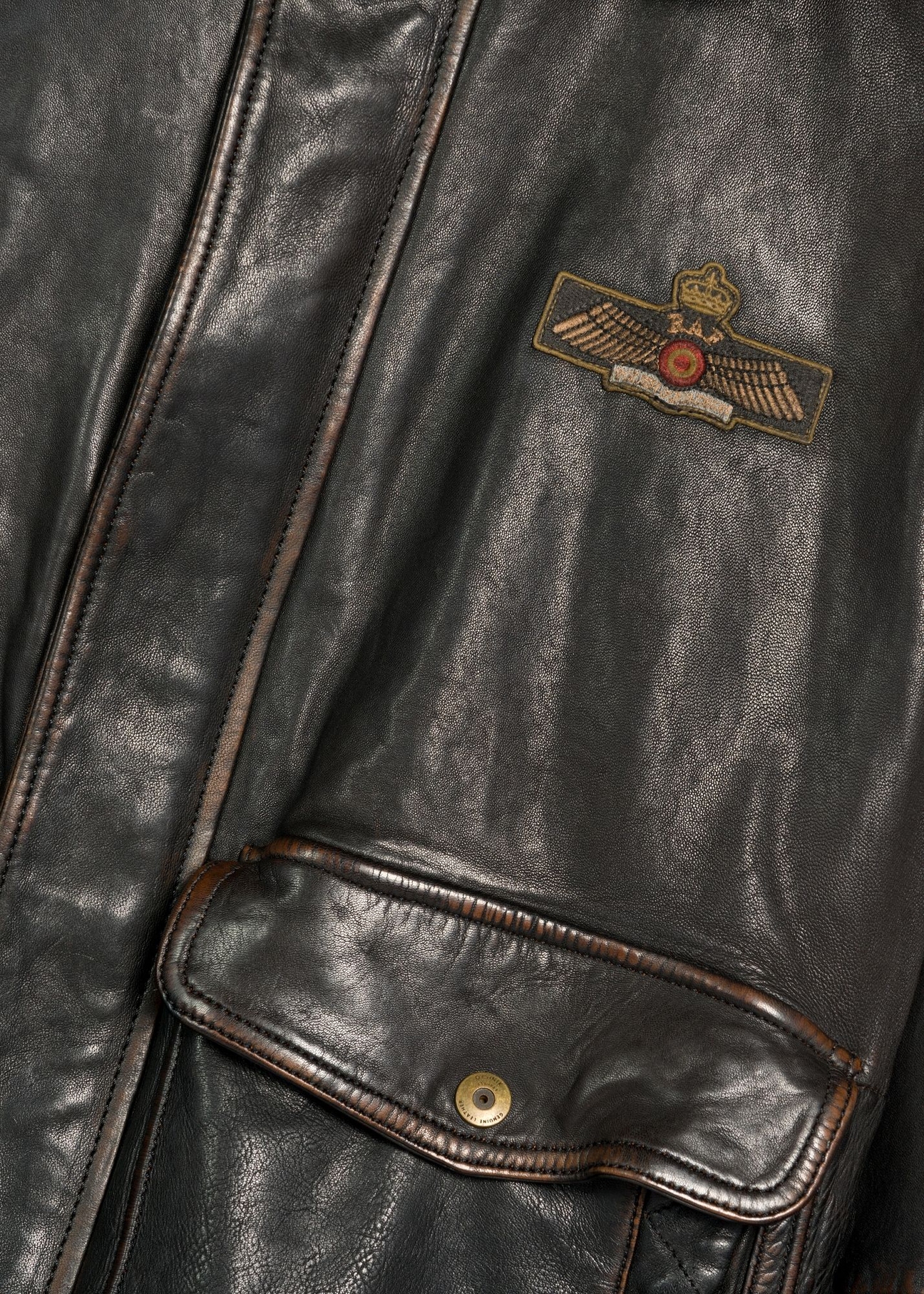 Brown leather jacket with collar KURMS-0380-1I(Z26), close-up of the product detail.