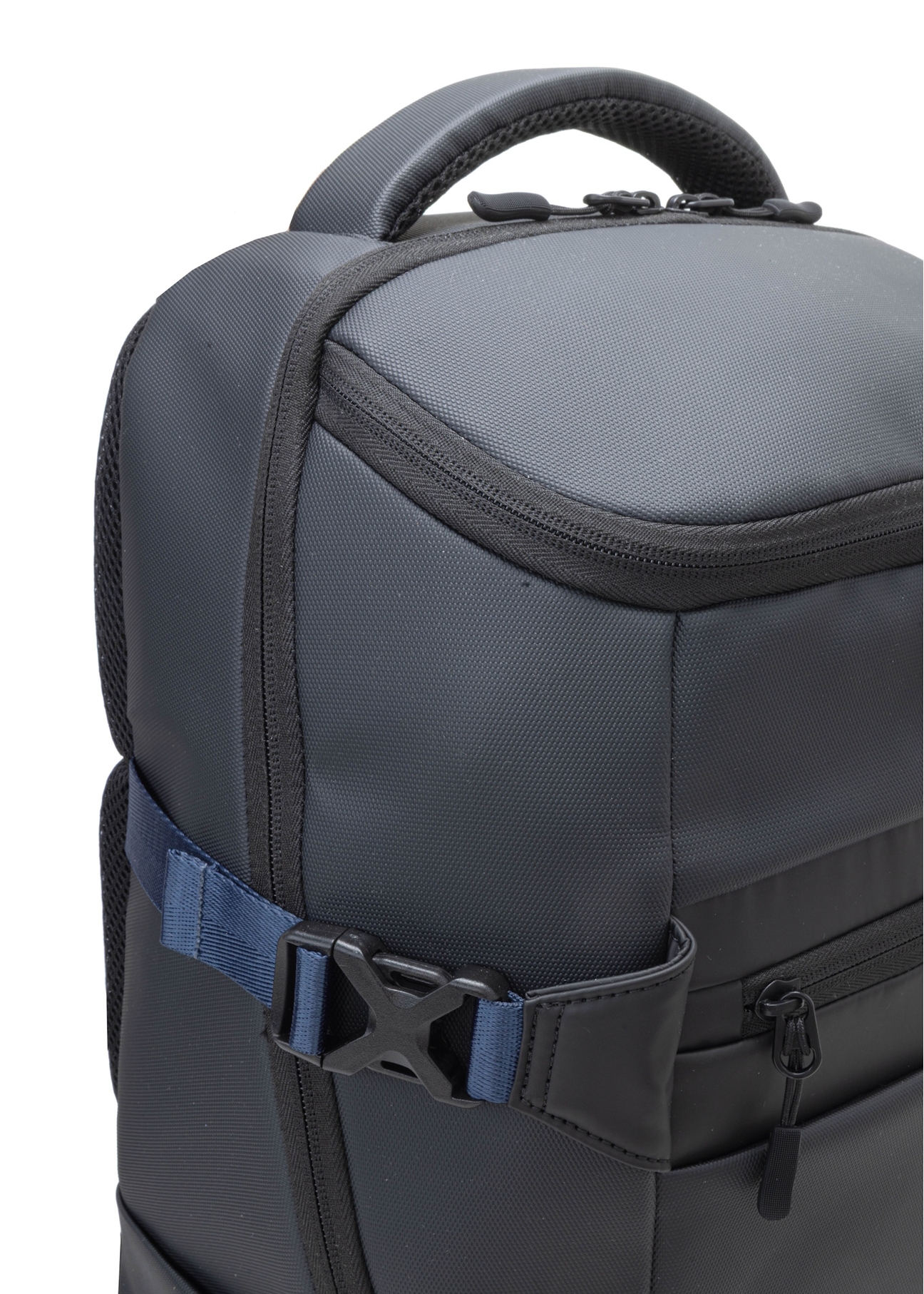 Black men's travel backpack TORMN-0392-9J(W26), close-up of product detail on white background.