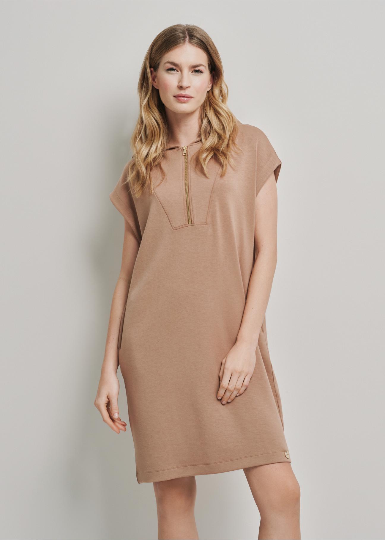 Hooded dress in camel color SUKDT-0198-24(W24)-02