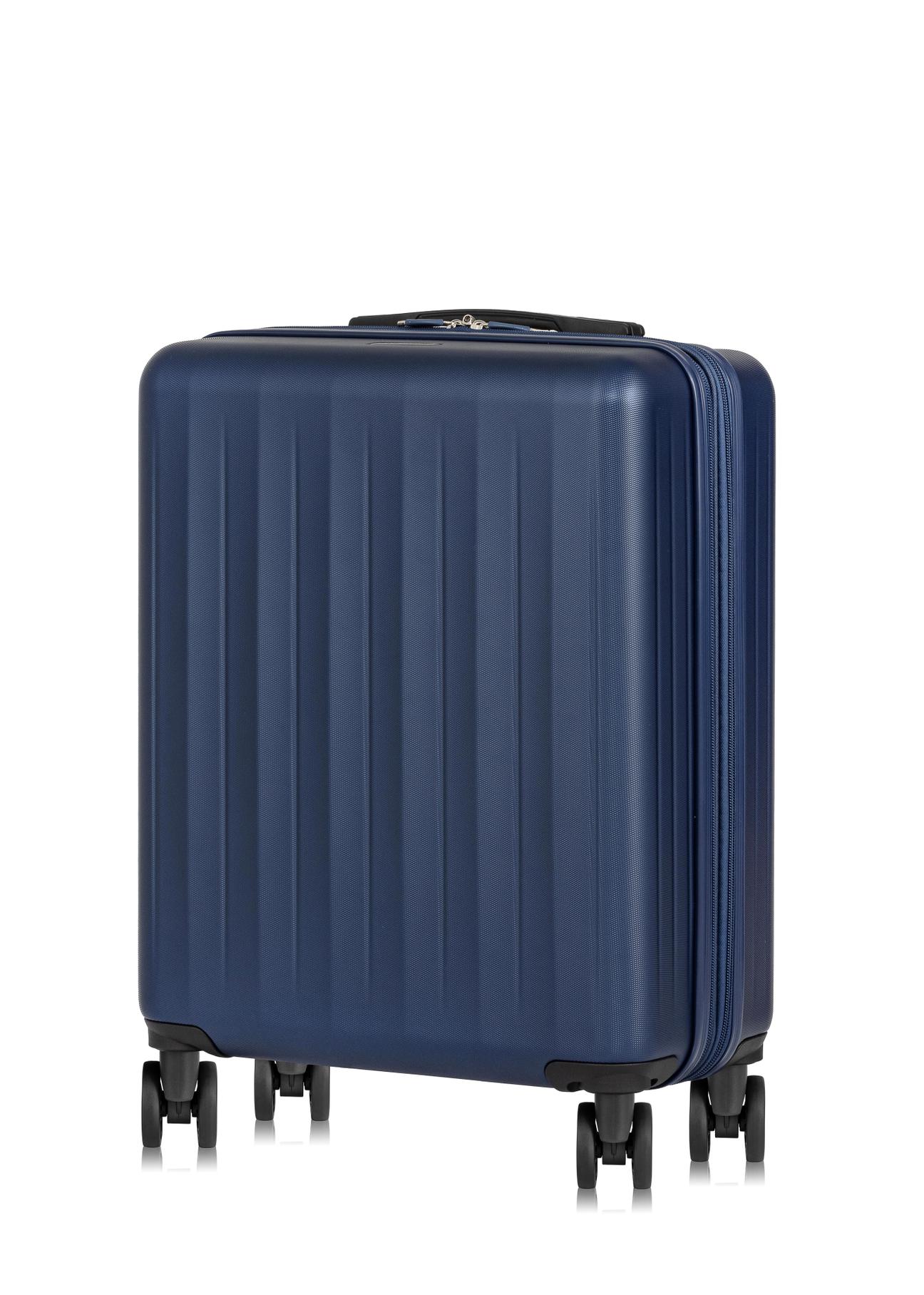 Small suitcase on wheels WALAB-0069-69-19(W24)-06