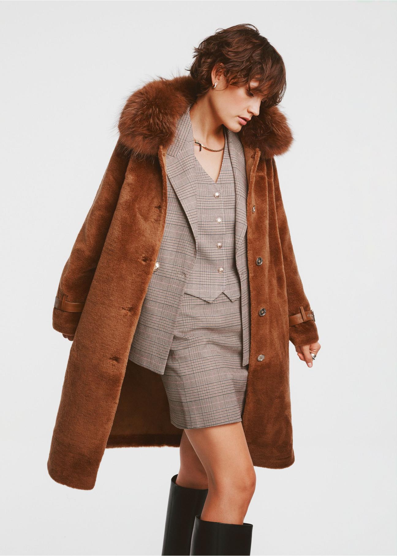 Long women's fur coat in camel color FUTDW-0031-24(Z24)-02