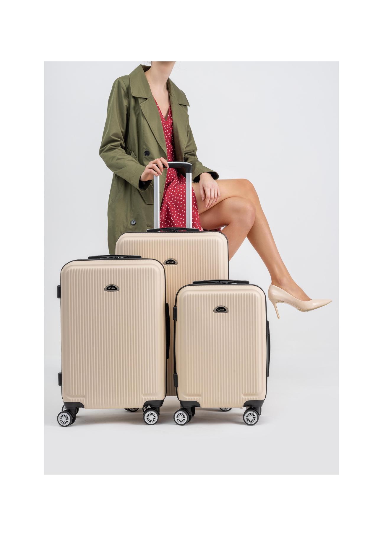 Medium suitcase on wheels WALAB-0053-16-24(W24)-02