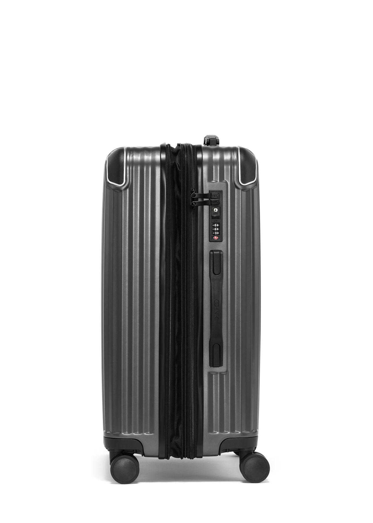 Medium suitcase on wheels WALAB-0073-95-24(W25)-03