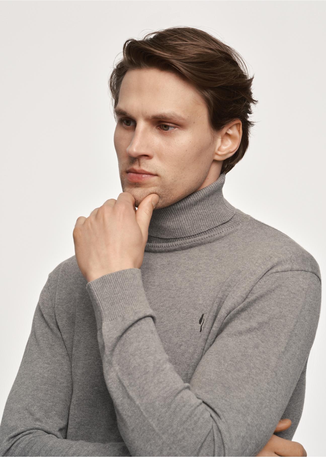 Grey men's turtleneck sweater SWEMT-0095A-66(Z23)-03