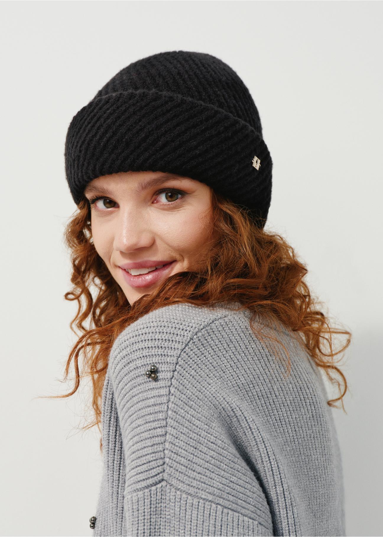 Women's black winter hat CZADT-0164-99(Z23)-01