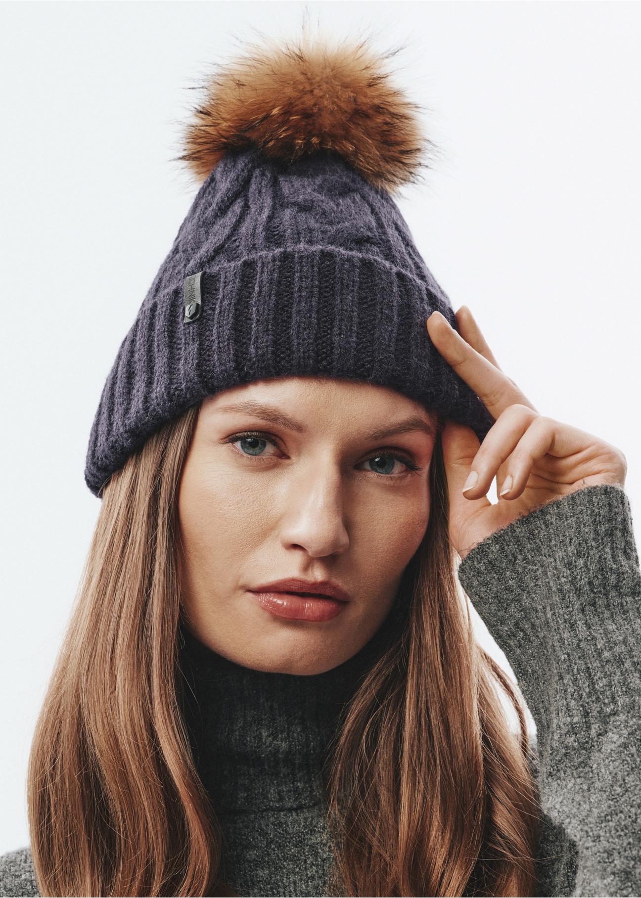 Women's navy blue cap with pompom CZADT-0044-68(Z23)-01