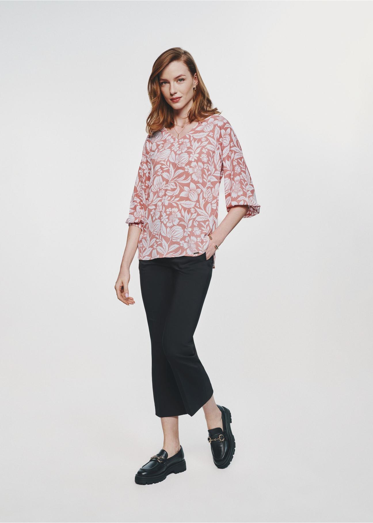 Pink women's blouse with a flower motif BLUDT-0183-34(Z24) 02