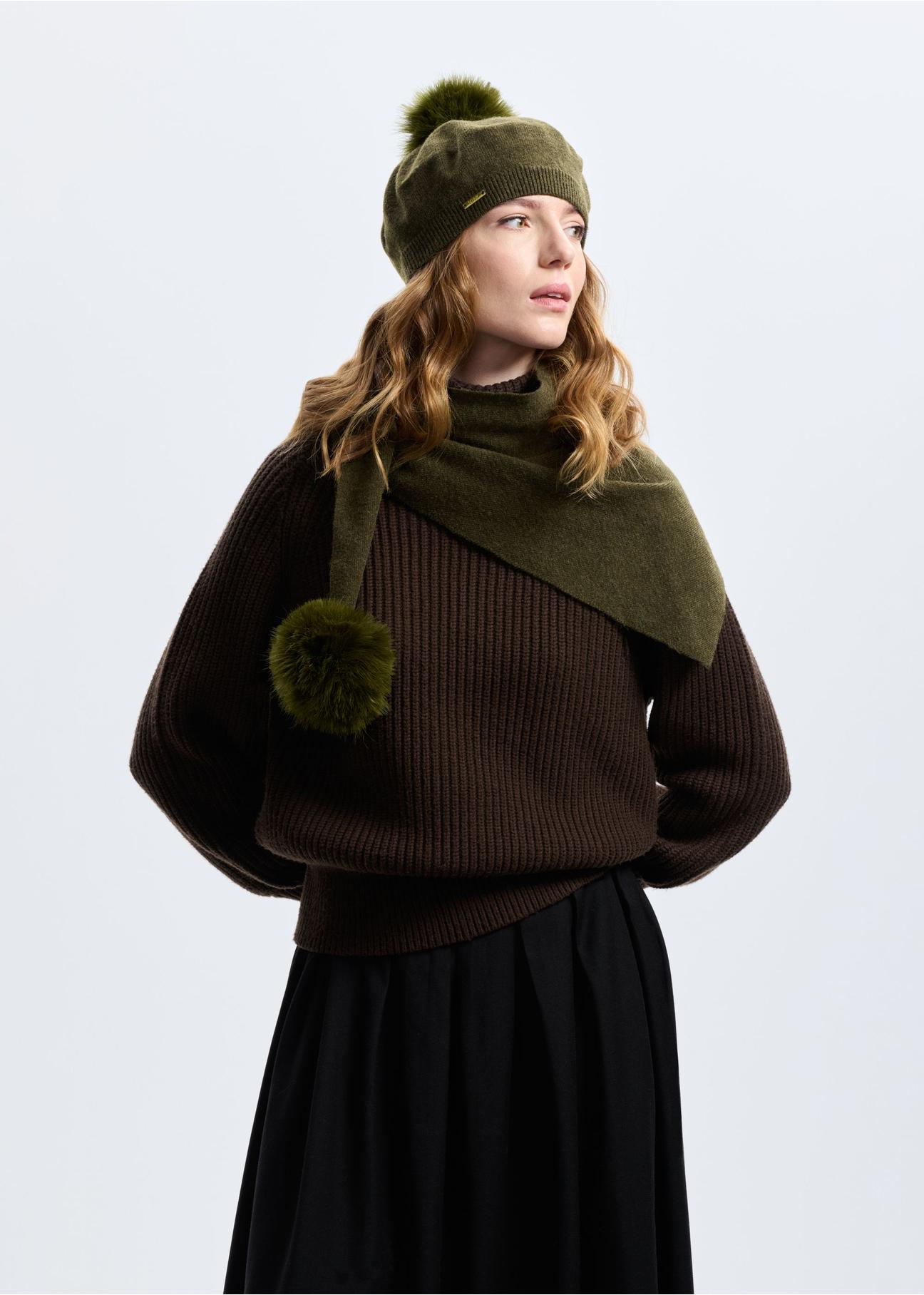 Women's beret with pompom in khaki CZADT-0180-55(Z24)