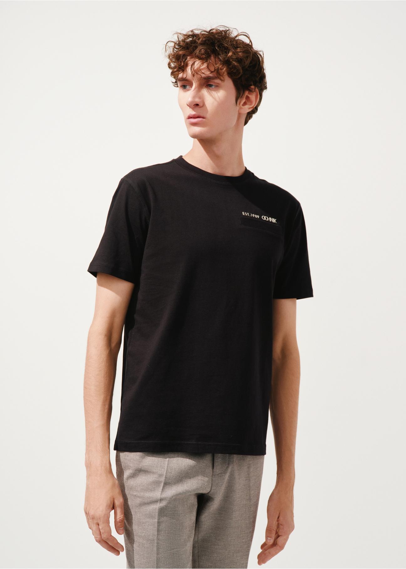 Men's black basic T-shirt with OCHNIK brand logo TSHMT-0102-99(W24)-01