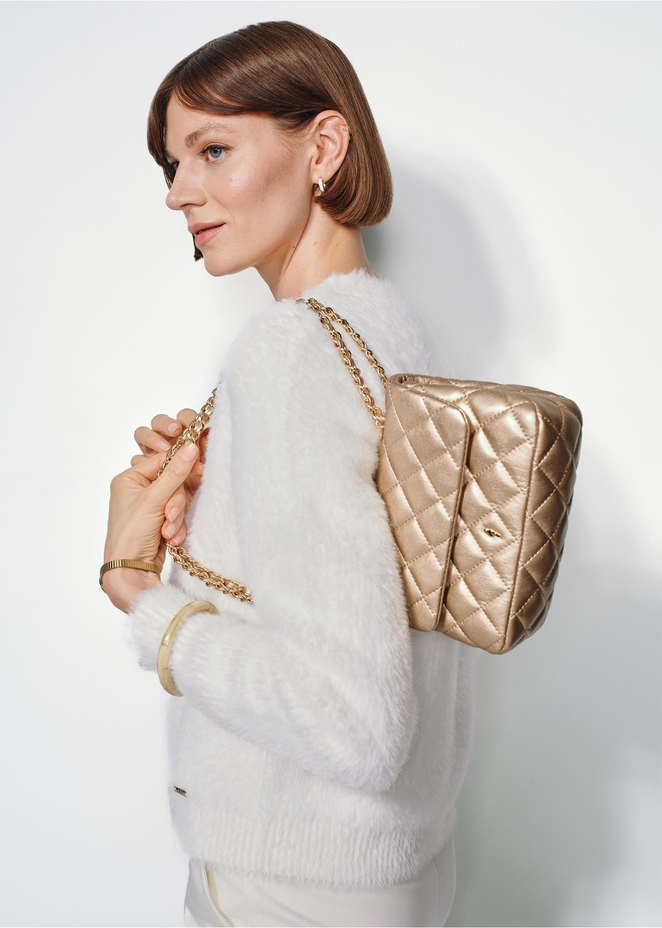 Quilted, elegant women's handbag in gold color TOREC-0932A-28(Z24)-07