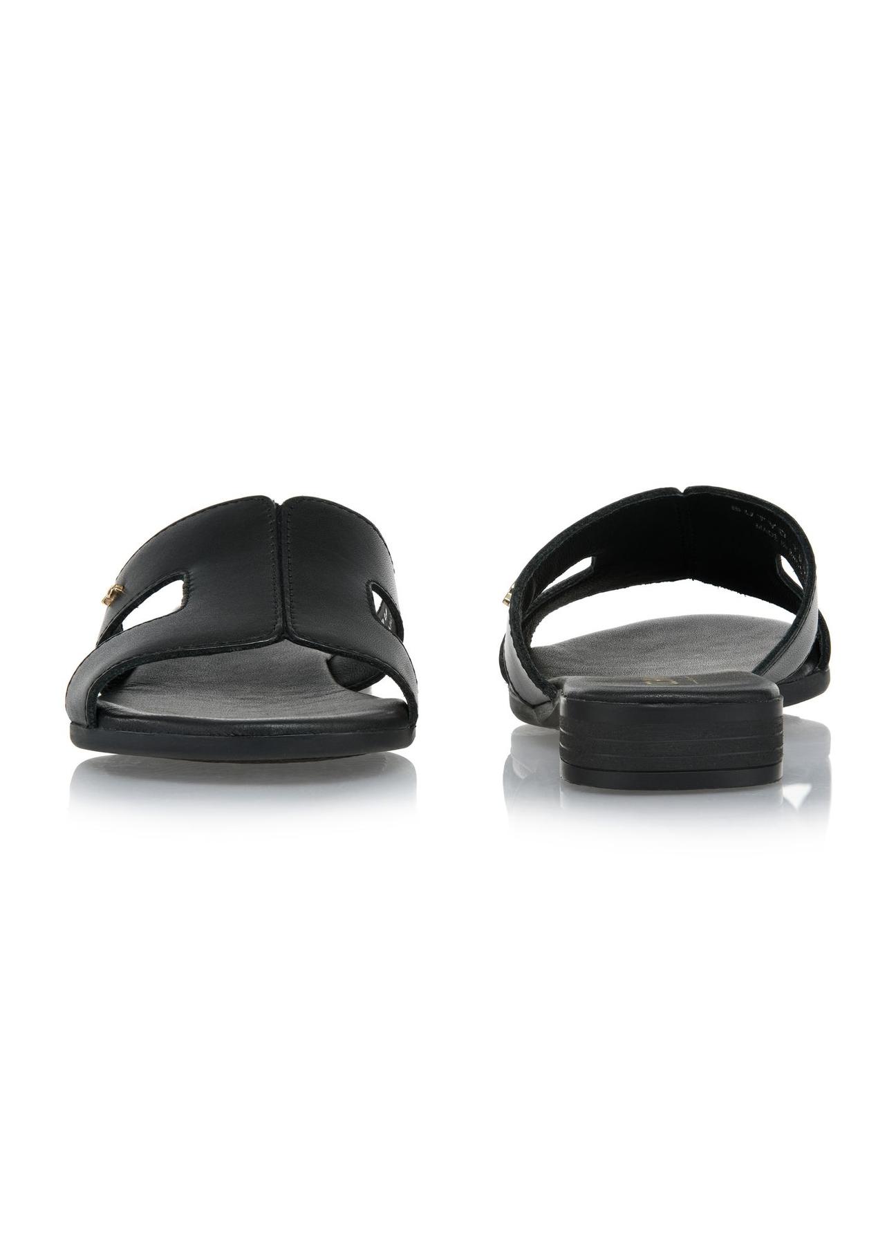 Leather black flip-flops with a small heel BUTYD-1064-99(W24)-03