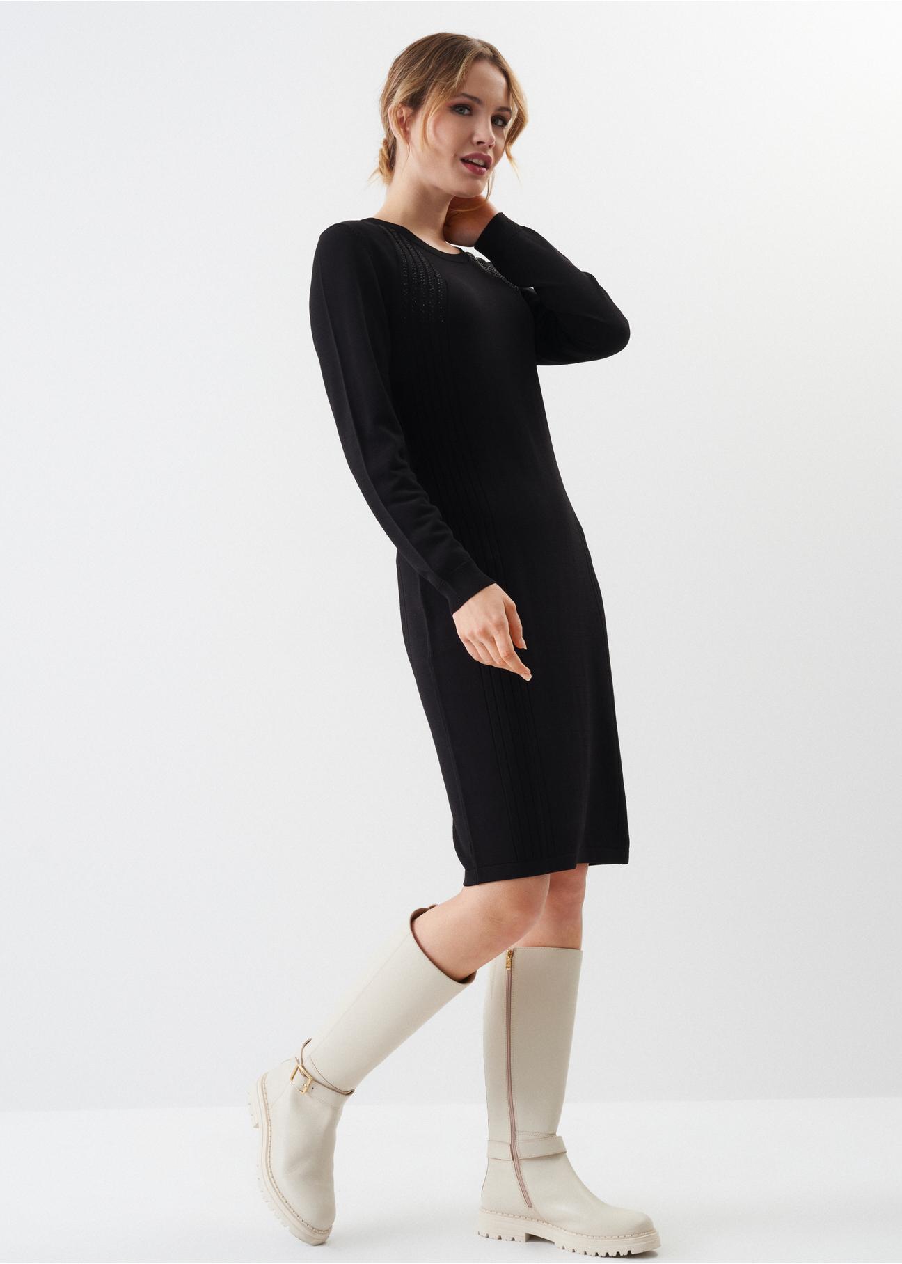 Fitted black midi dress SUKDT-0175-99(Z23)-01