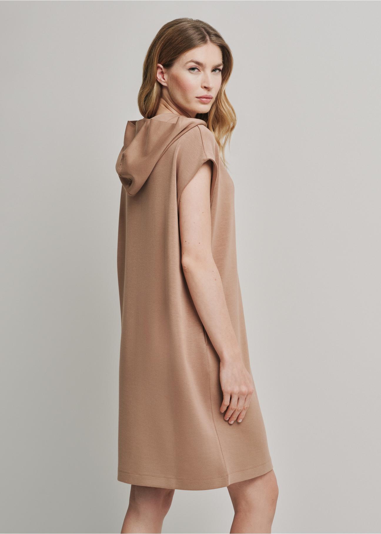 Hooded dress in camel color SUKDT-0198-24(W24)-03