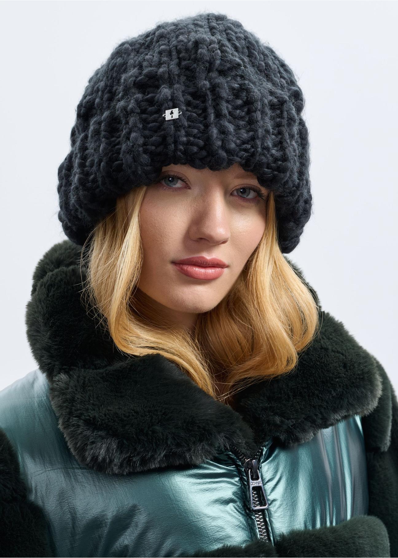 Black women's winter hat CZADT-0182-99(Z24)