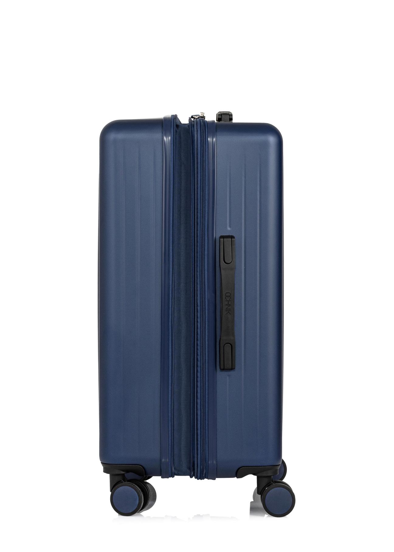 Medium suitcase on wheels WALAB-0069-69-24(W24)-03