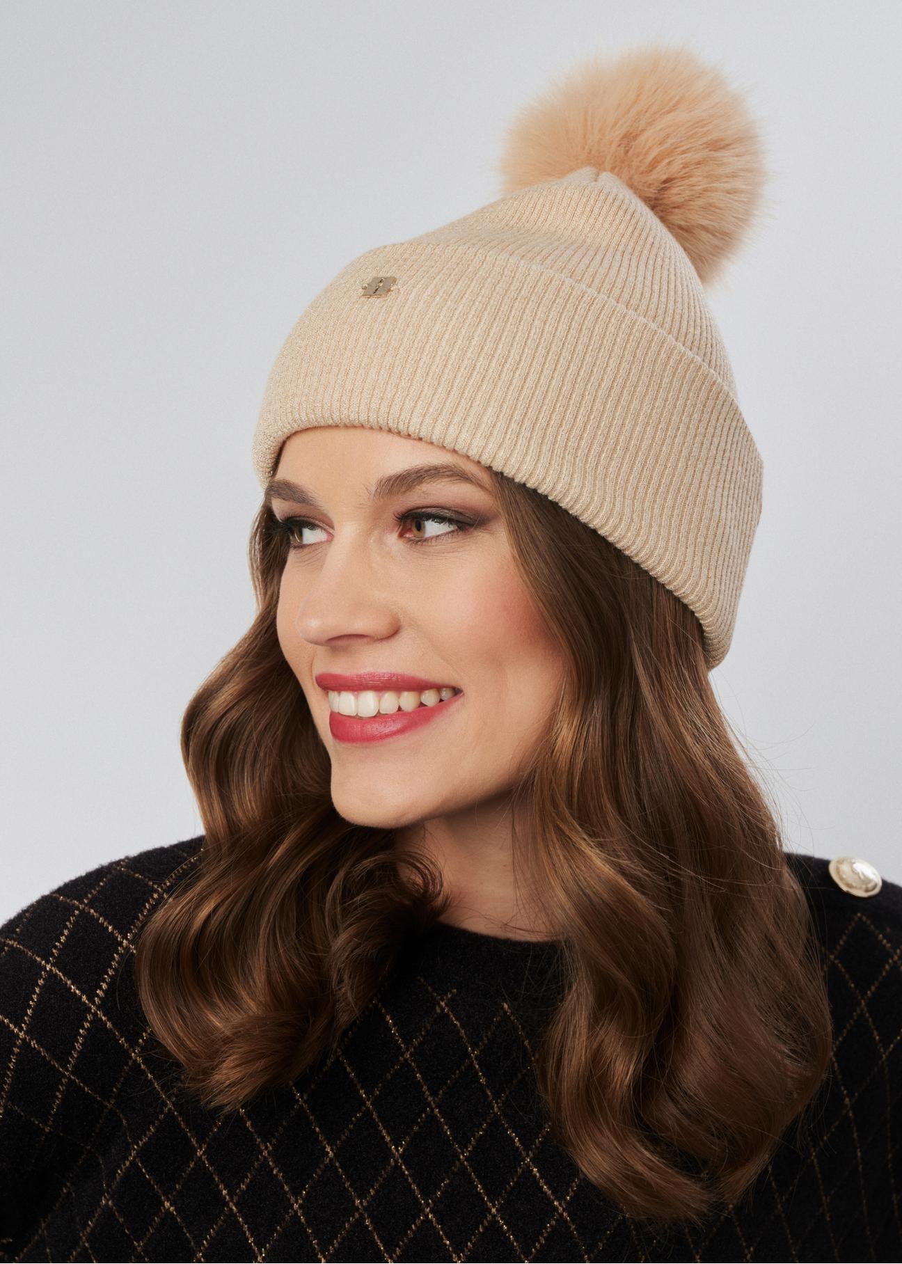 Beige women's cap with pompom CZADT-0161-82(Z23)-01