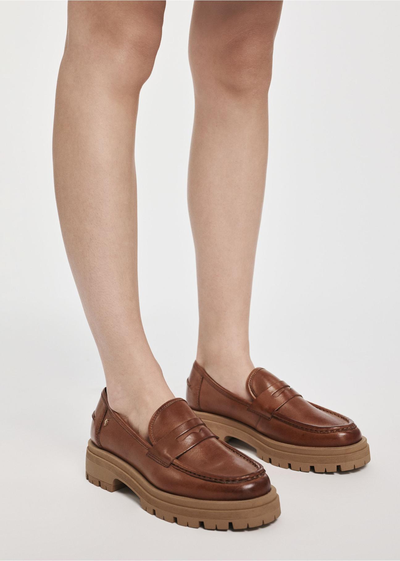 Leather loafers on the platform in camel color BUTYD-1069-24(W25)-10