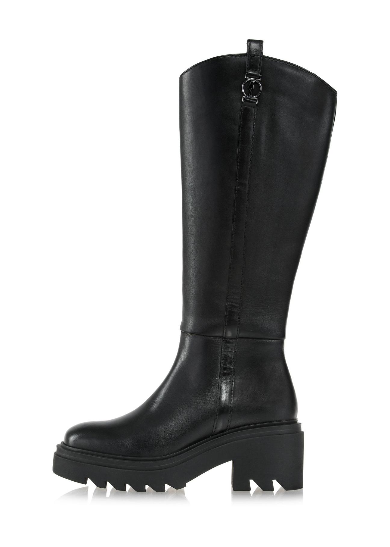 Black leather boots with a massive sole BUTYD-1111-99(Z24)-03