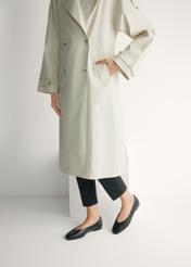 Women's black leather ballet flats BUTYD-1250-99(W26), side view of the product on the model's feet.