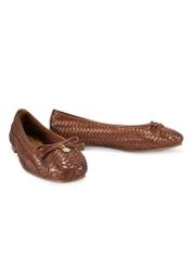 Brown women's braided ballet flats BUTYD-1249-1H(W26), diagonal product view on white background.