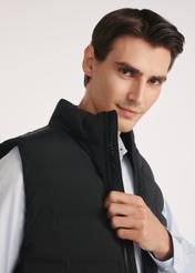 Black men's vest KAMMT-0008-99(Z25), close-up of the product detail on the model.