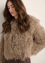 Brown short natural fur coat FUTDF-0104-1K(Z26), diagonal view of the product on the model. Half of the silhouette visible.