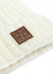 Cream women's hat with pompom CZADT-0066A-12(Z25), close-up of the product logo on a white background.